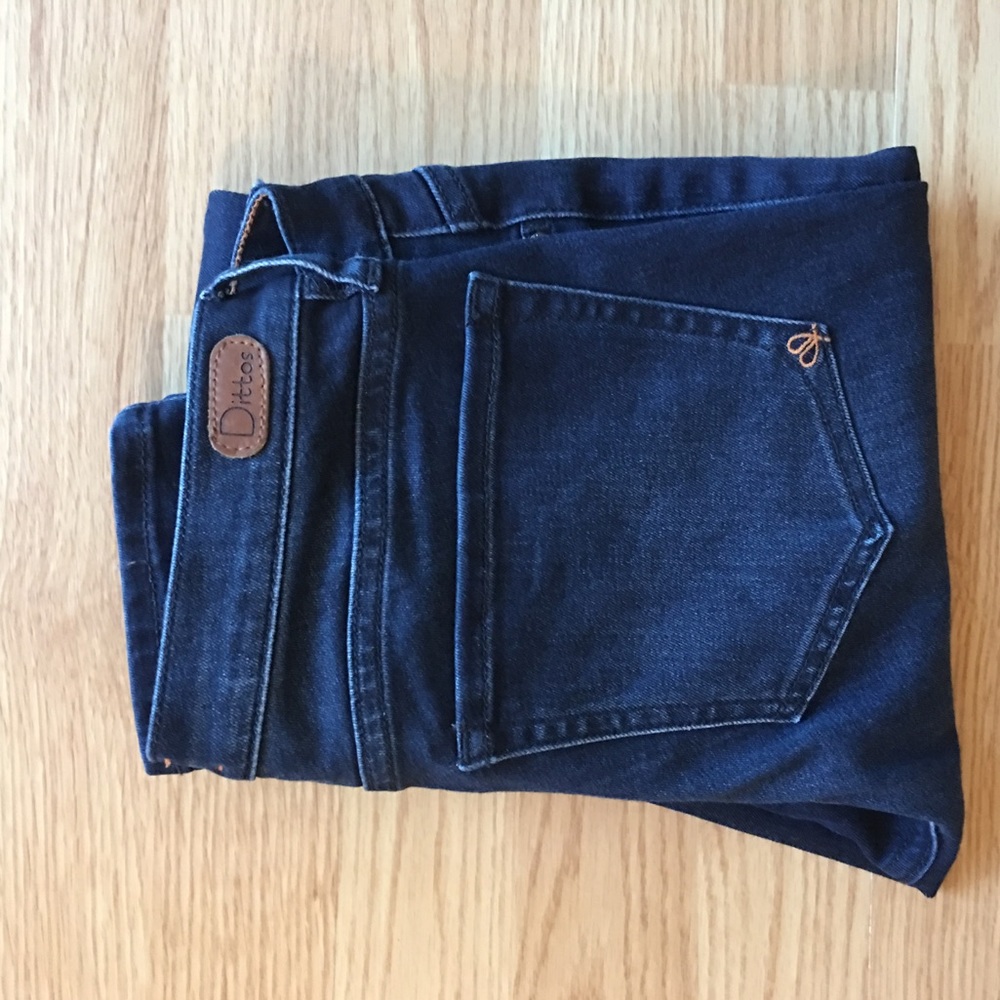 Distressed skinny jeans by Ditto Size: 27